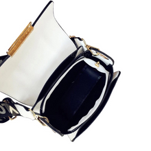 black on white sketch bag edgability inside view