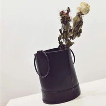 bucket bag black bag sling bag edgability side view