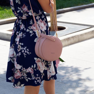 sandy pink bag round bag sling bag edgability model view