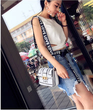 black on white sketch bag edgability model view