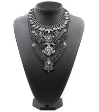 statement necklace black necklace edgability model view
