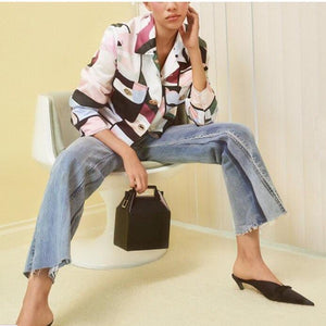 black bag box bag sling bag with chain edgability model view